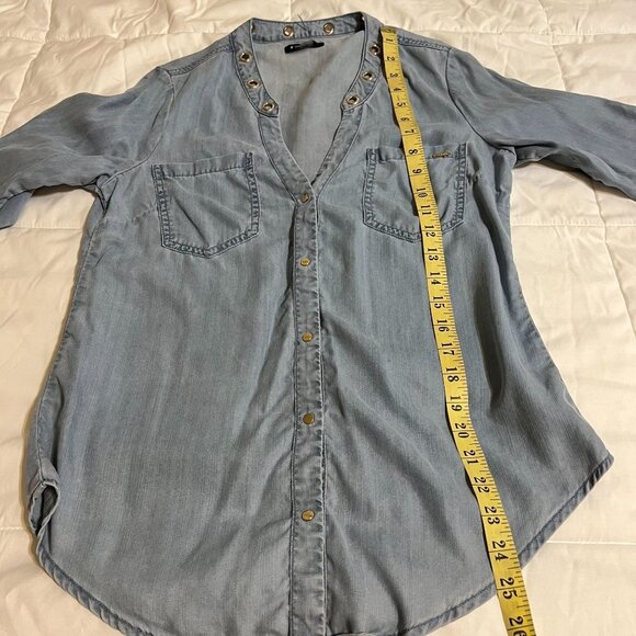 BEBE BLOUSE DENIM BUTTOM DOWN SIZE S - Picture 6 of 16